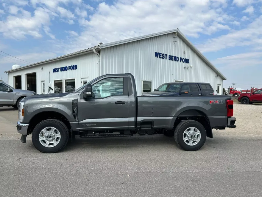 2026 Ford F-350 XLT photo 1