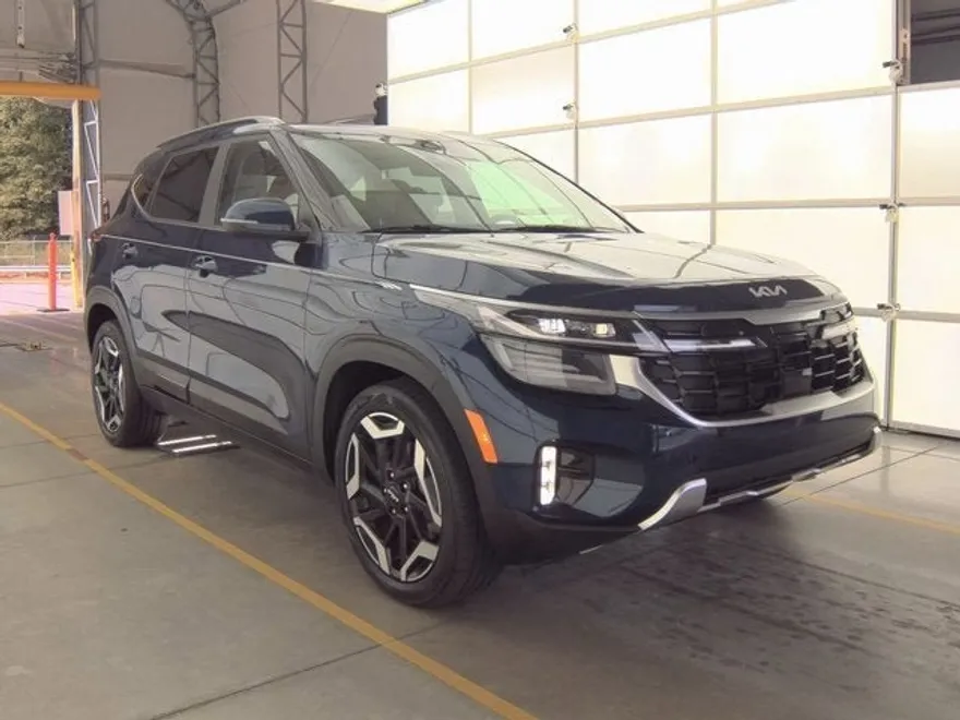 2024 Kia Seltos SX photo 1