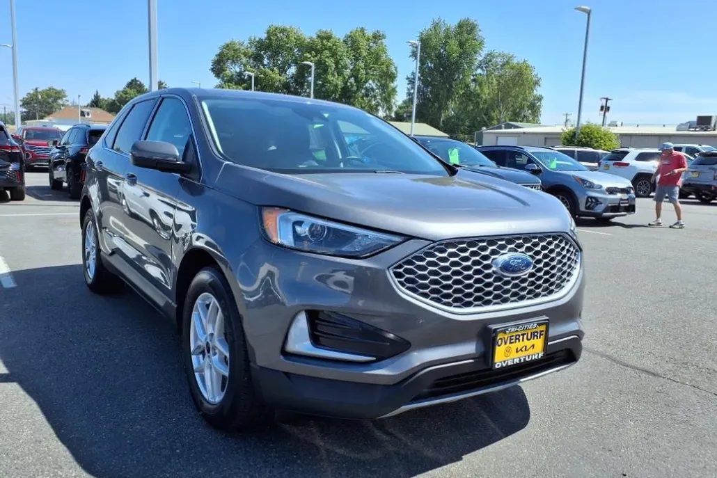 2023 Ford Edge Titanium photo 1