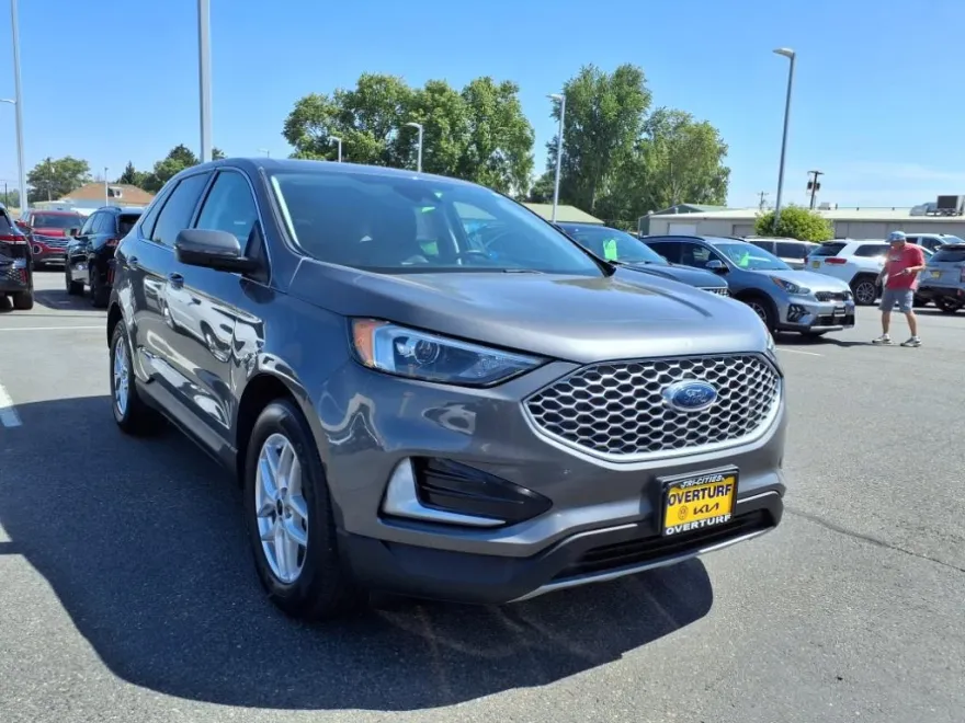 2023 Ford Edge Titanium photo 1