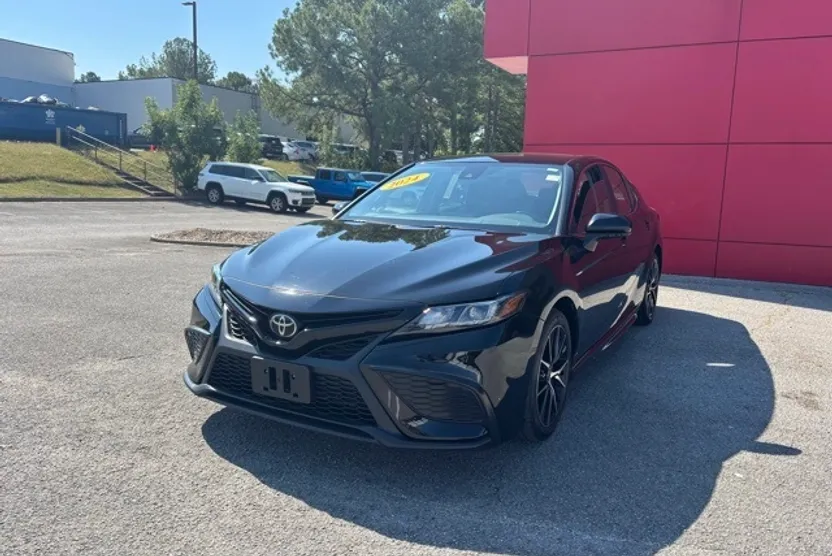 2024 Toyota Camry SE photo 1