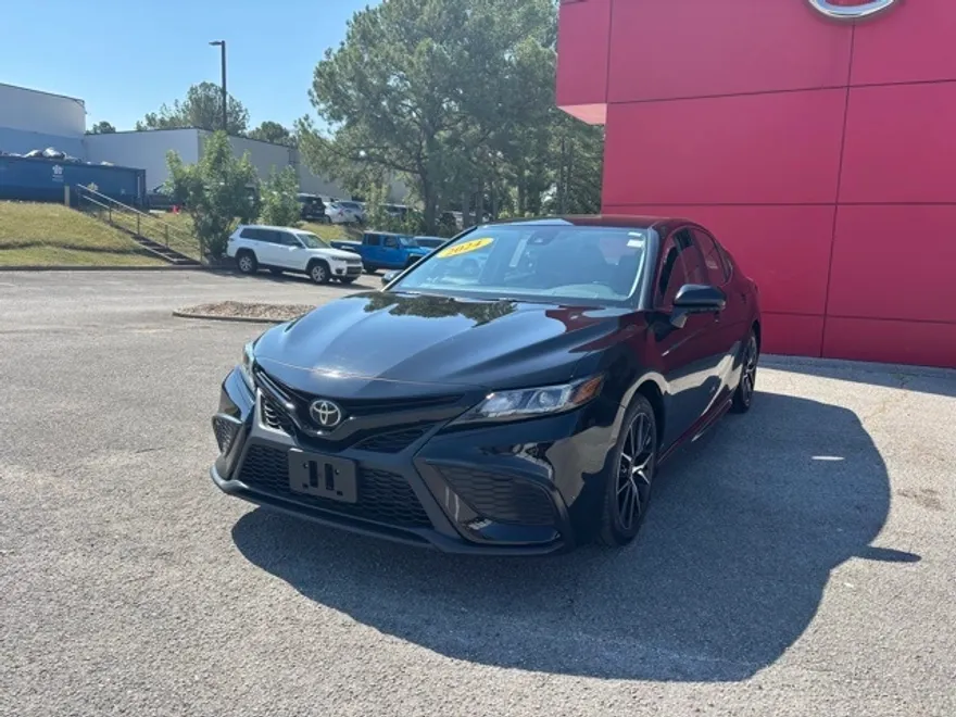 2024 Toyota Camry SE photo 1