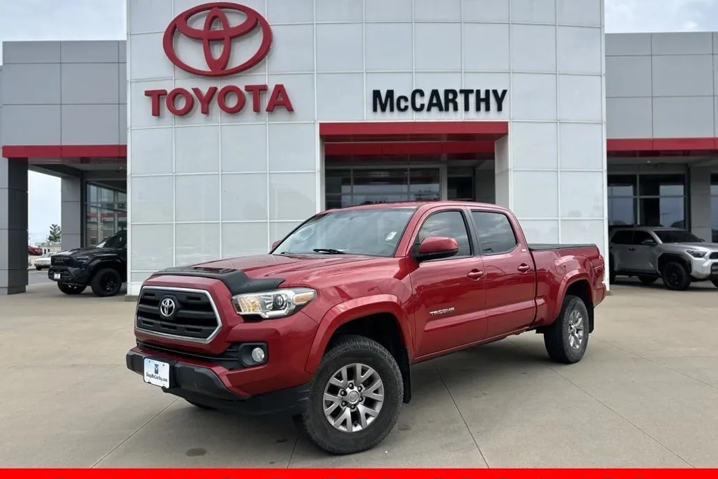 2017 Toyota Tacoma SR5 V6 photo 1