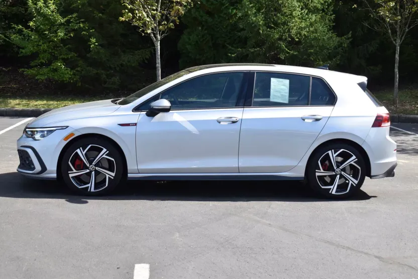 2024 Volkswagen Golf GTI SE photo 1