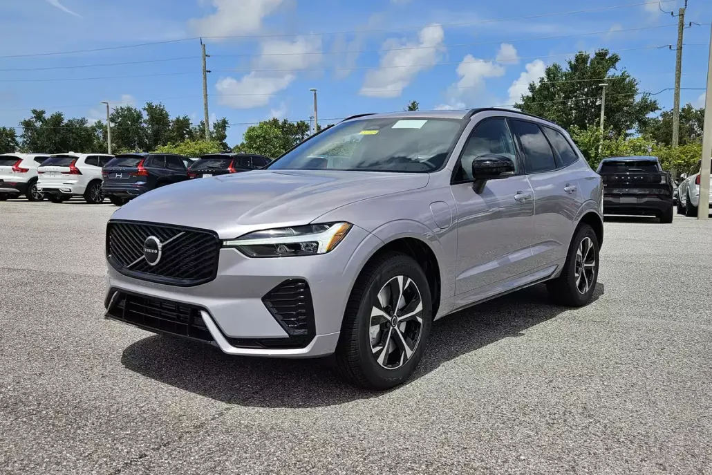 2026 Volvo XC60 T8 Core photo 1