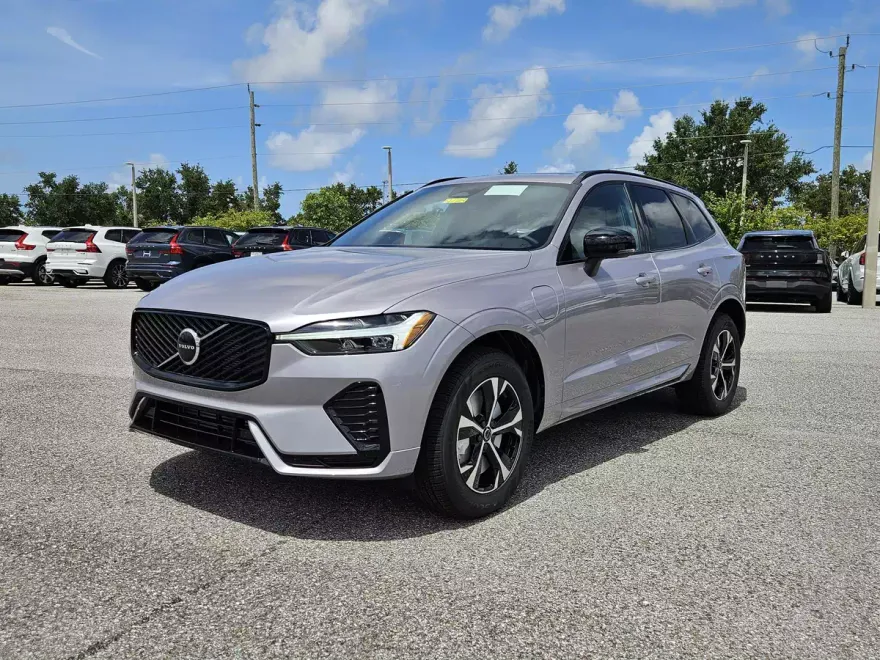 2026 Volvo XC60 T8 Core photo 1