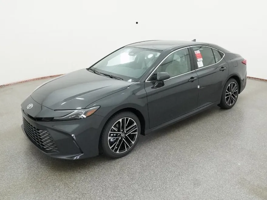 2025 Toyota Camry XLE photo 1