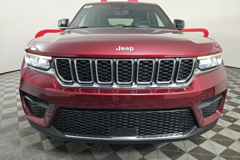 2025 Jeep Grand Cherokee Laredo photo 1