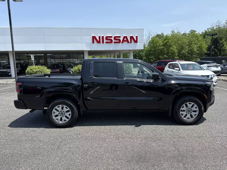 2023 Nissan Frontier SV photo 1
