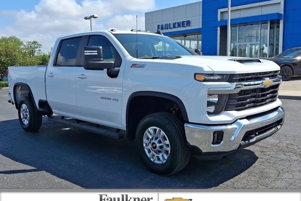 2024 Chevrolet Silverado 2500HD LT photo 1