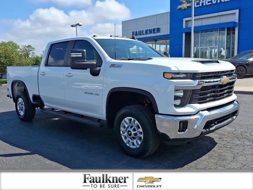 2024 Chevrolet Silverado 2500HD LT photo 1