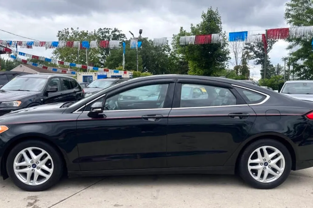 2013 Ford Fusion SE photo 1