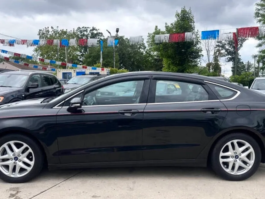 2013 Ford Fusion SE photo 1