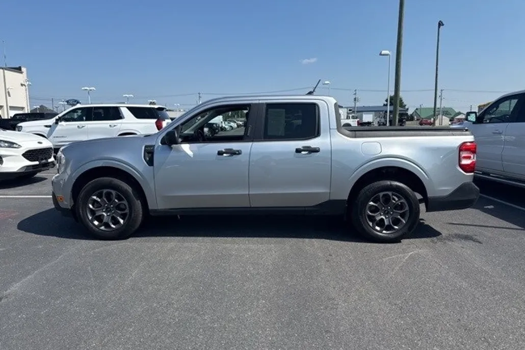 2022 Ford Maverick XLT photo 1
