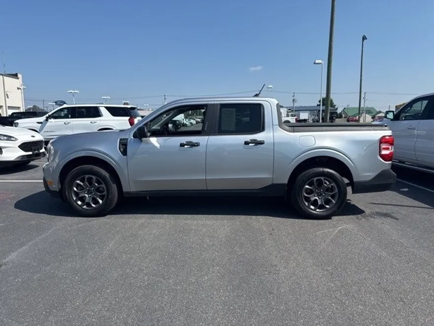 2022 Ford Maverick XLT photo 1