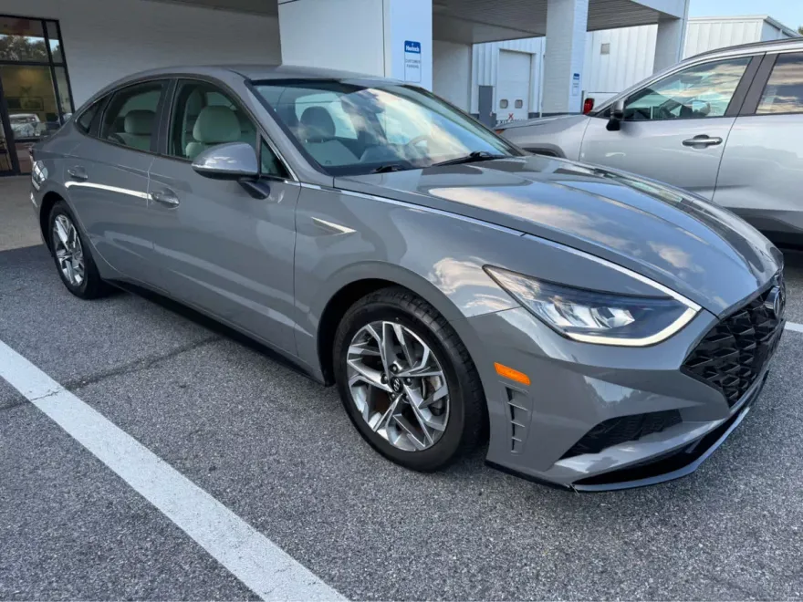 2022 Hyundai Sonata SEL photo 1