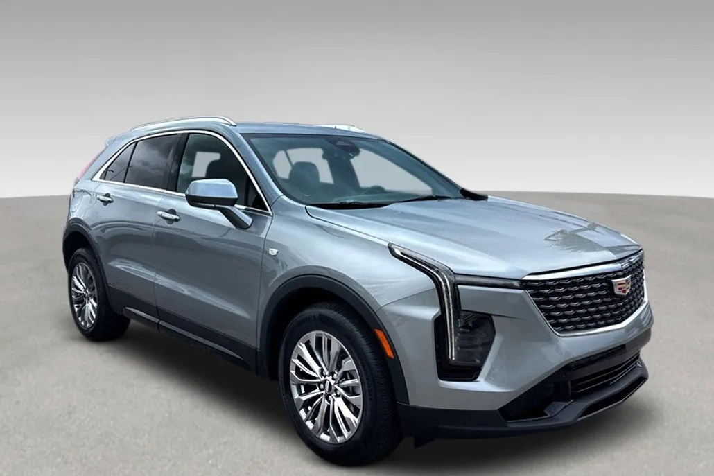 2024 Cadillac XT4 Premium Luxury photo 1