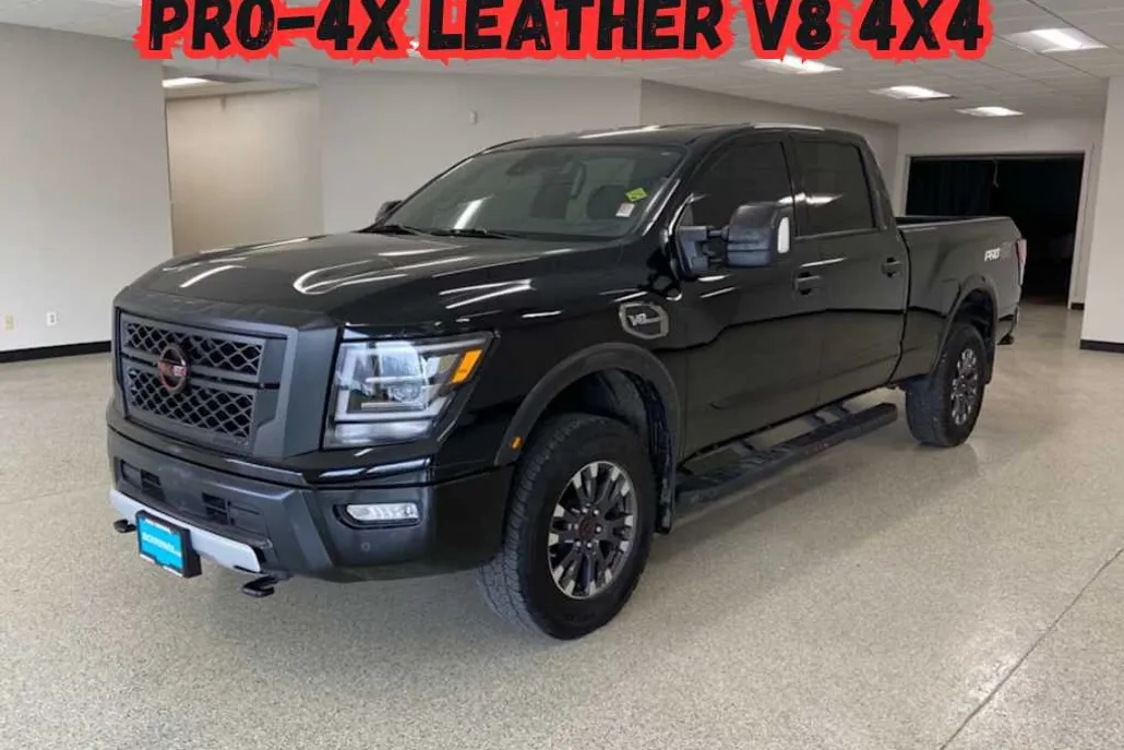 2024 Nissan Titan PRO-4X Crew Cab photo 1