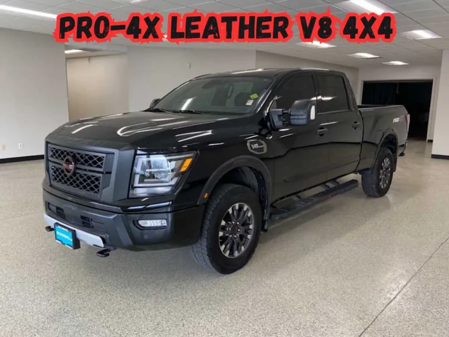 2024 Nissan Titan PRO-4X Crew Cab photo 1