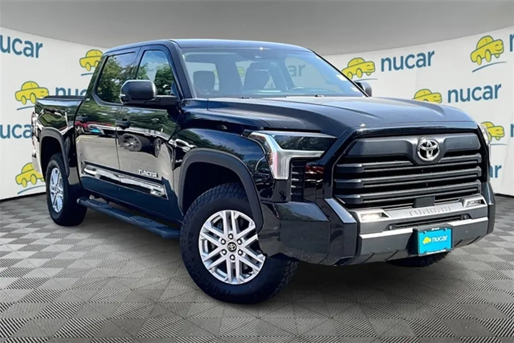 2023 Toyota Tundra SR5 photo 1