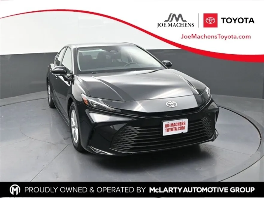 2025 Toyota Camry LE photo 1