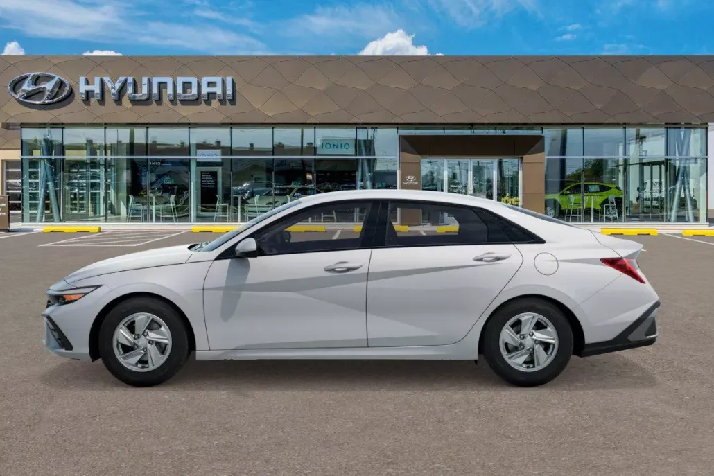 2025 Hyundai Elantra SE photo 1