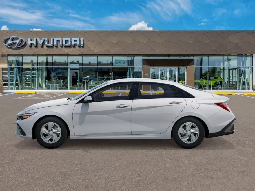 2025 Hyundai Elantra SE photo 1