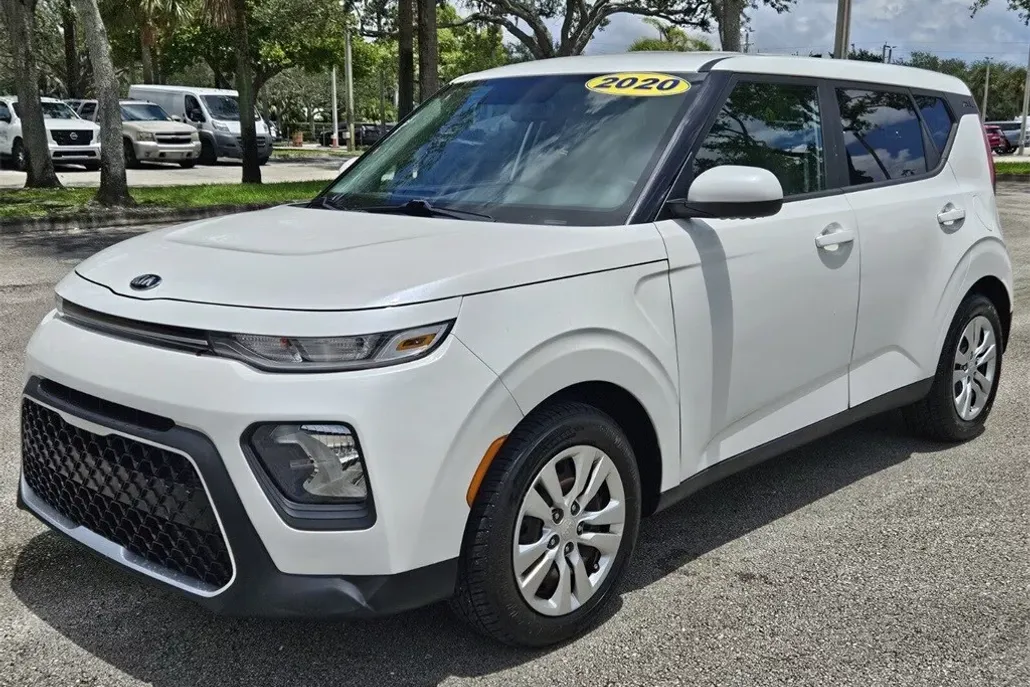 2020 Kia Soul LX photo 1