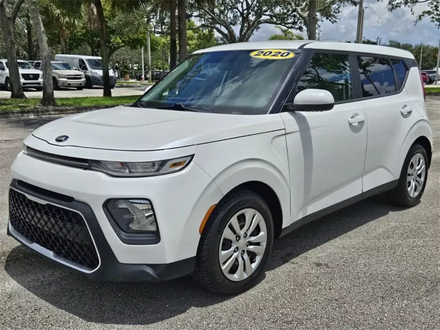 2020 Kia Soul LX photo 1