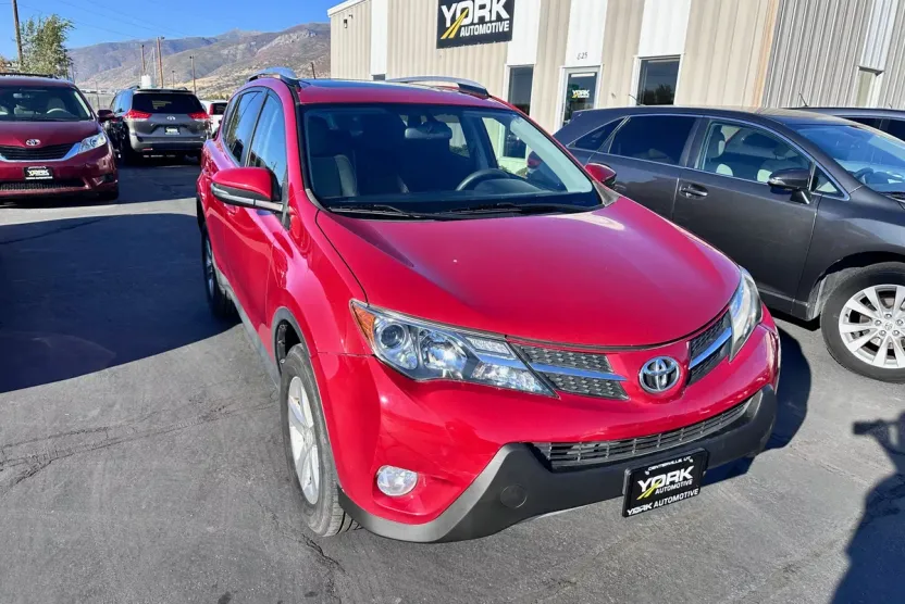 2013 Toyota RAV4 XLE photo 1