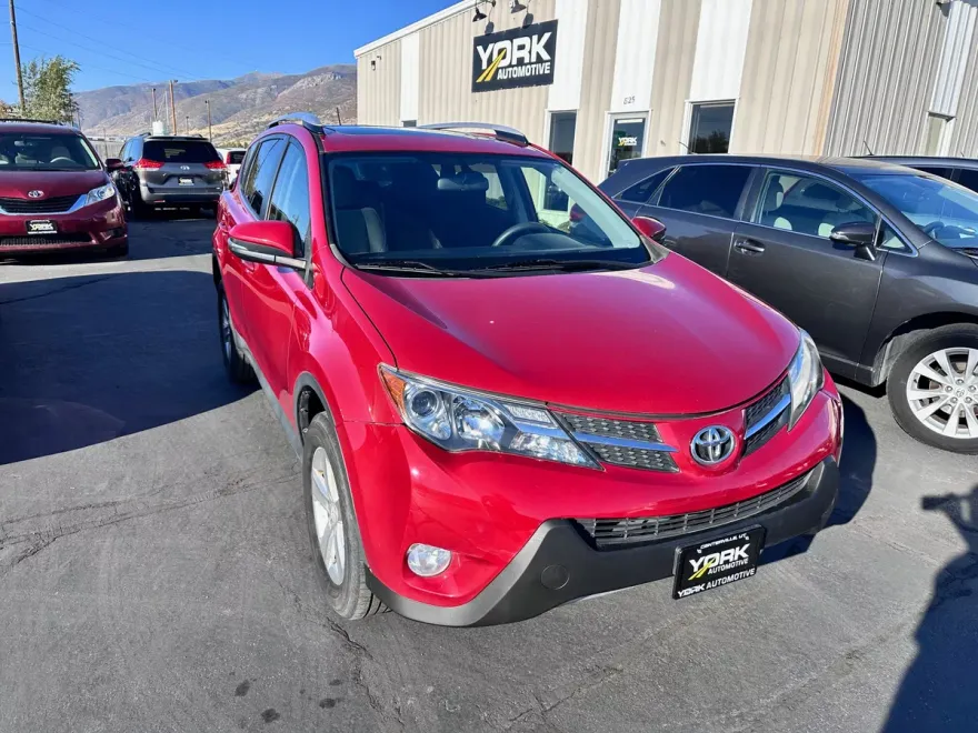 2013 Toyota RAV4 XLE photo 1