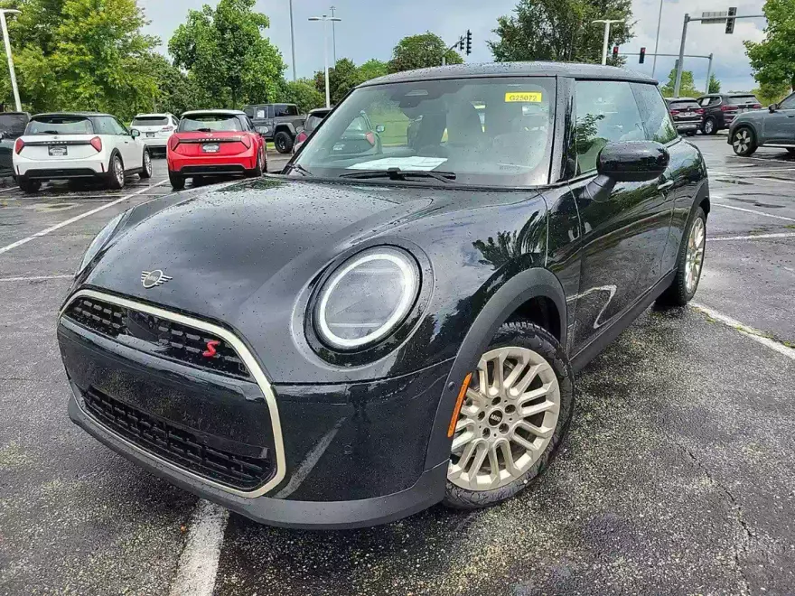 2025 Mini Cooper 2 Door Hardtop Signature photo 1
