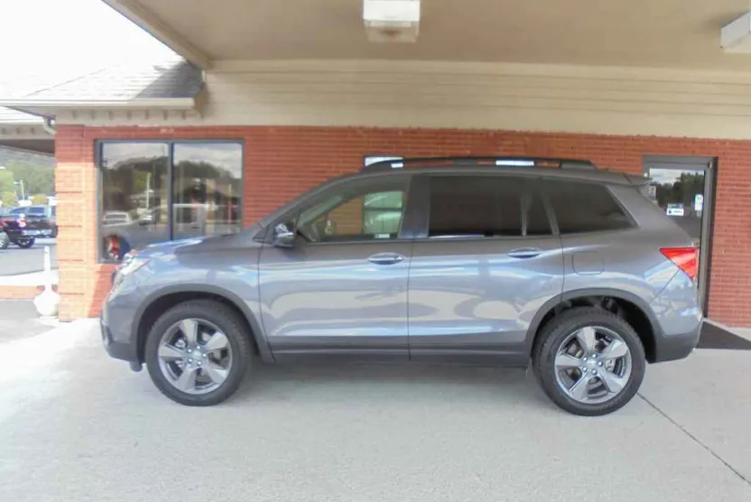 2019 Honda Passport Touring photo 1