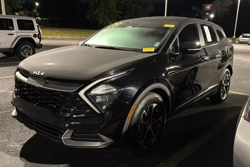 2023 Kia Sportage EX photo 1