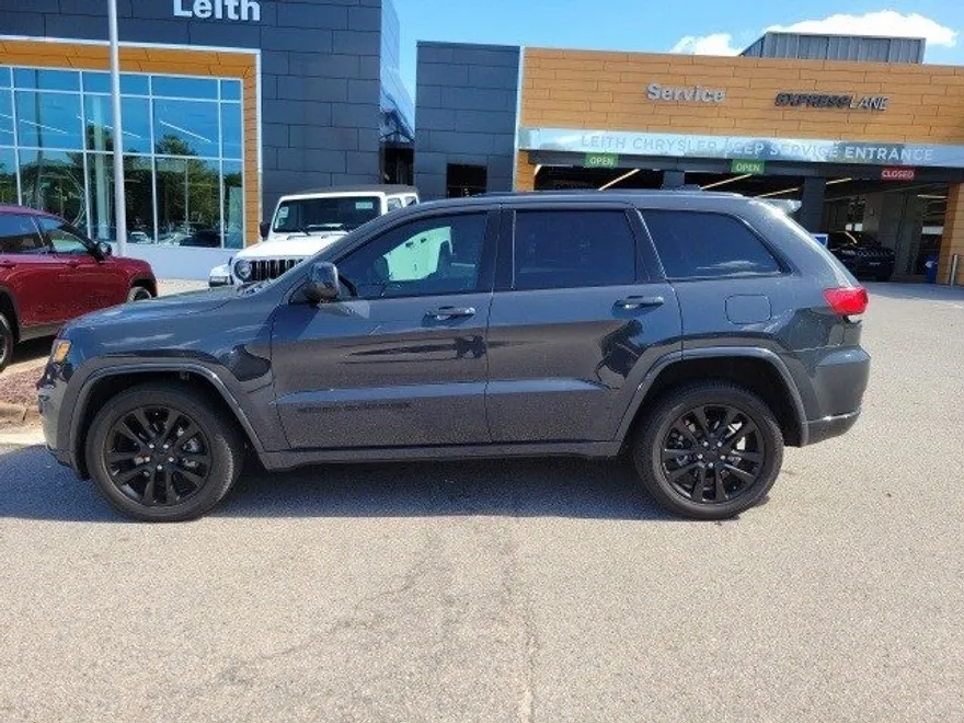 2017 Jeep Grand Cherokee Altitude photo 1