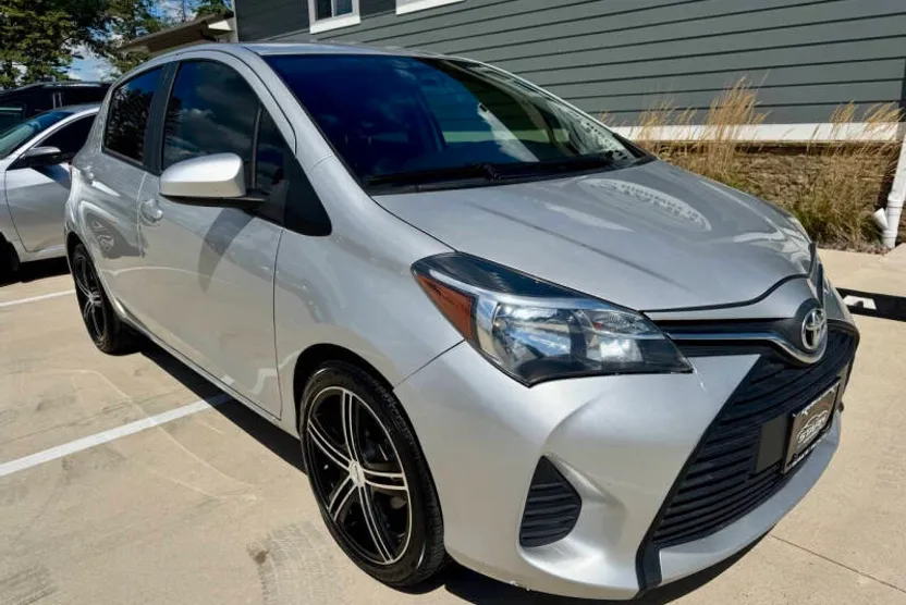 2017 Toyota Yaris L photo 1