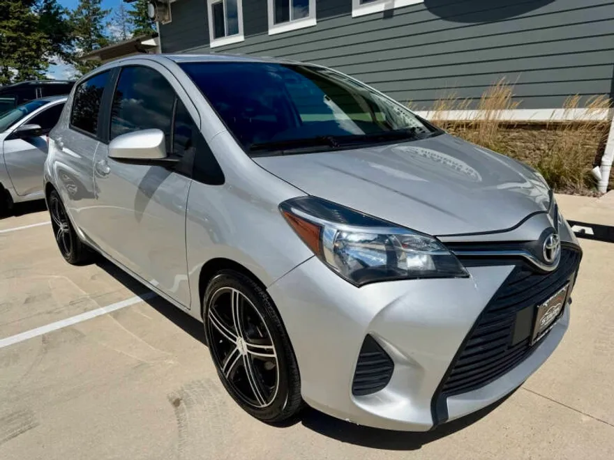 2017 Toyota Yaris L photo 1