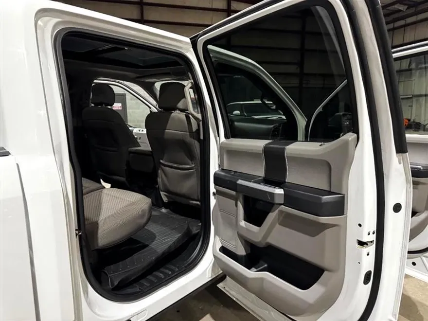 2016 Ford F-150 XLT photo 21