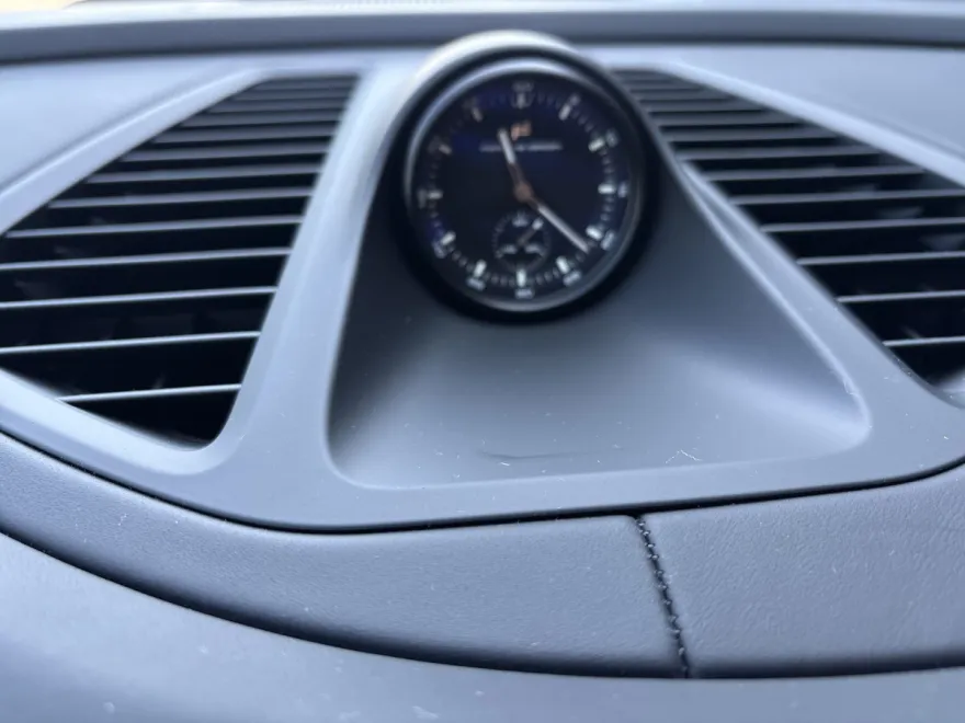 2025 Porsche Macan Electric Turbo photo 1