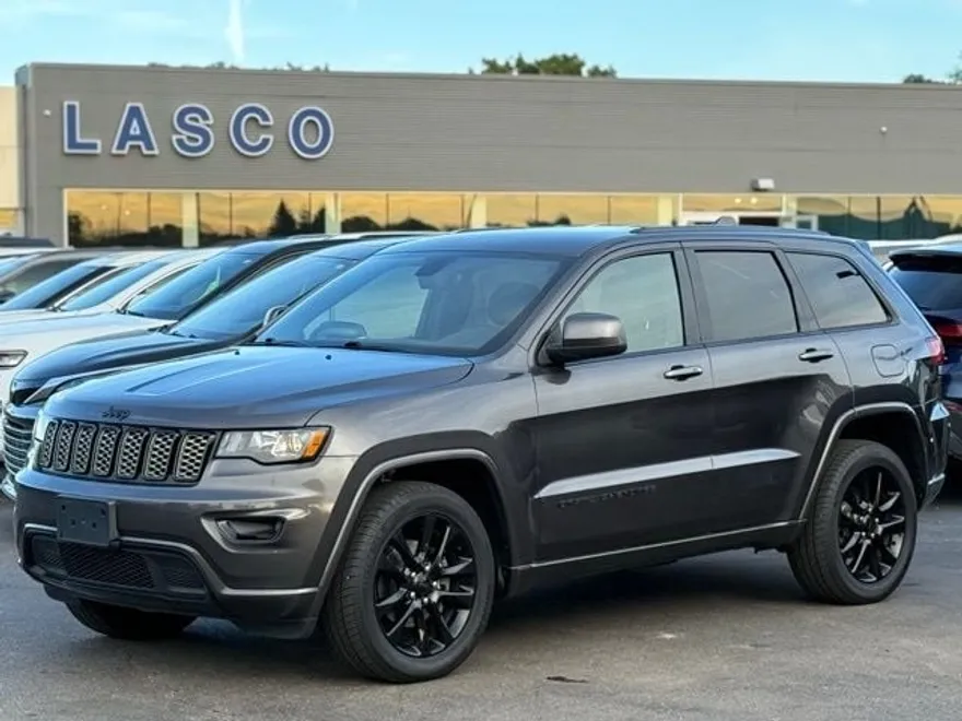2020 Jeep Grand Cherokee Laredo Altitude photo 1