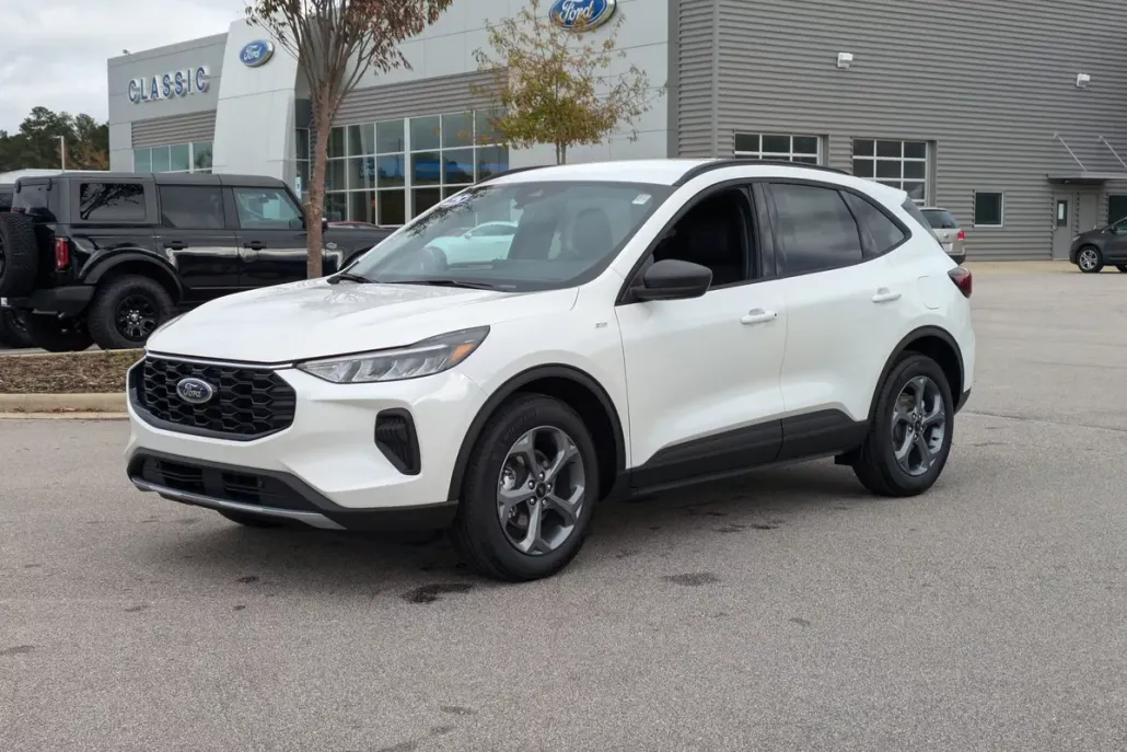 2025 Ford Escape ST-Line photo 1