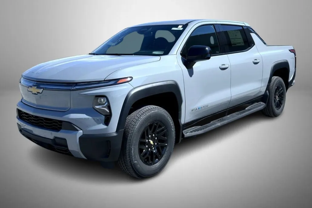 2026 Chevrolet Silverado EV LT photo 1