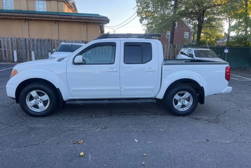 2008 Nissan Frontier LE photo 1