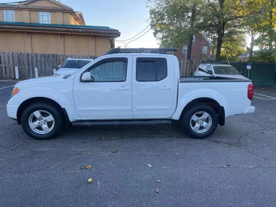 2008 Nissan Frontier LE photo 1