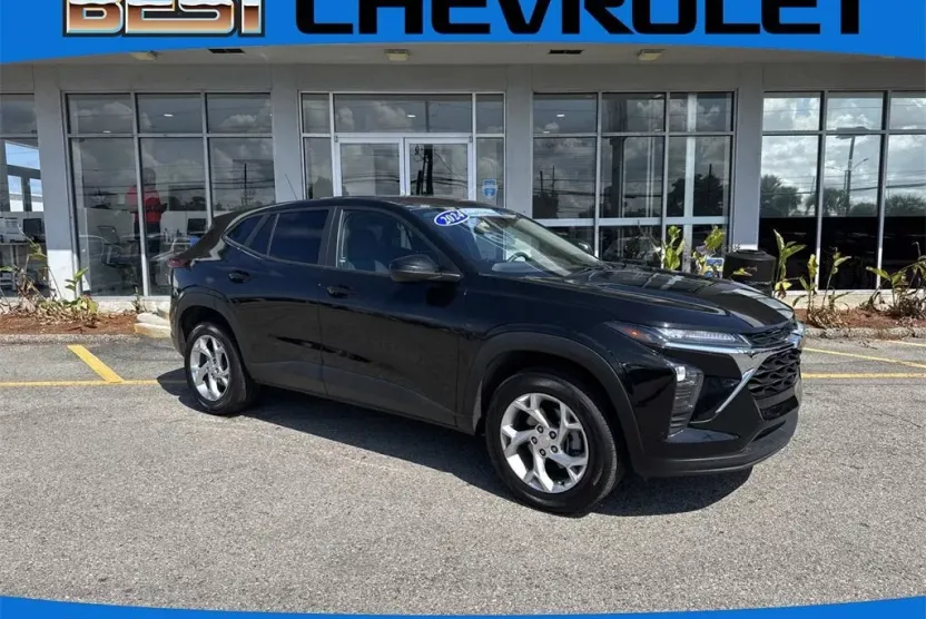 2024 Chevrolet Trax LS photo 1