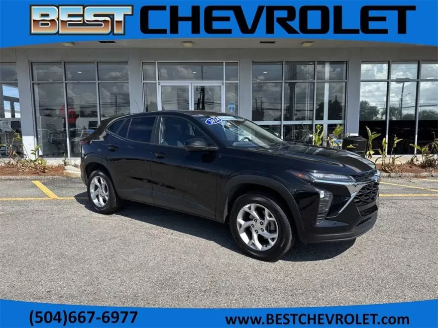 2024 Chevrolet Trax LS photo 1