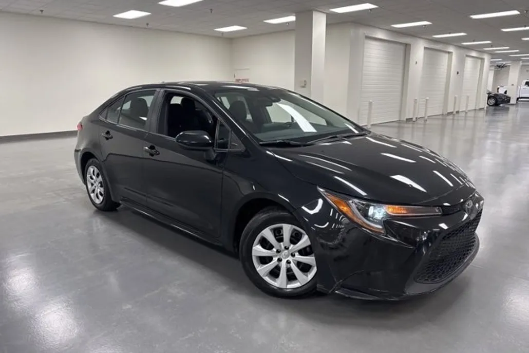 2022 Toyota Corolla LE photo 1