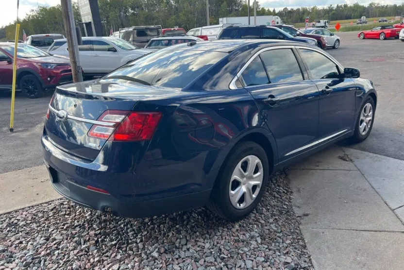 2015 Ford Taurus photo 1