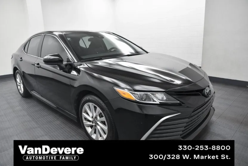 2023 Toyota Camry LE photo 1