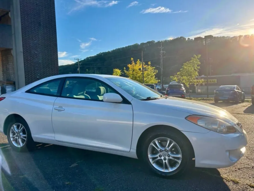 2004 Toyota Camry Solara SE photo 2